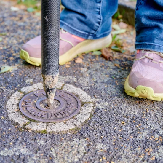 Gartenplanung: Vermessung mit Tachymeter im Gelände