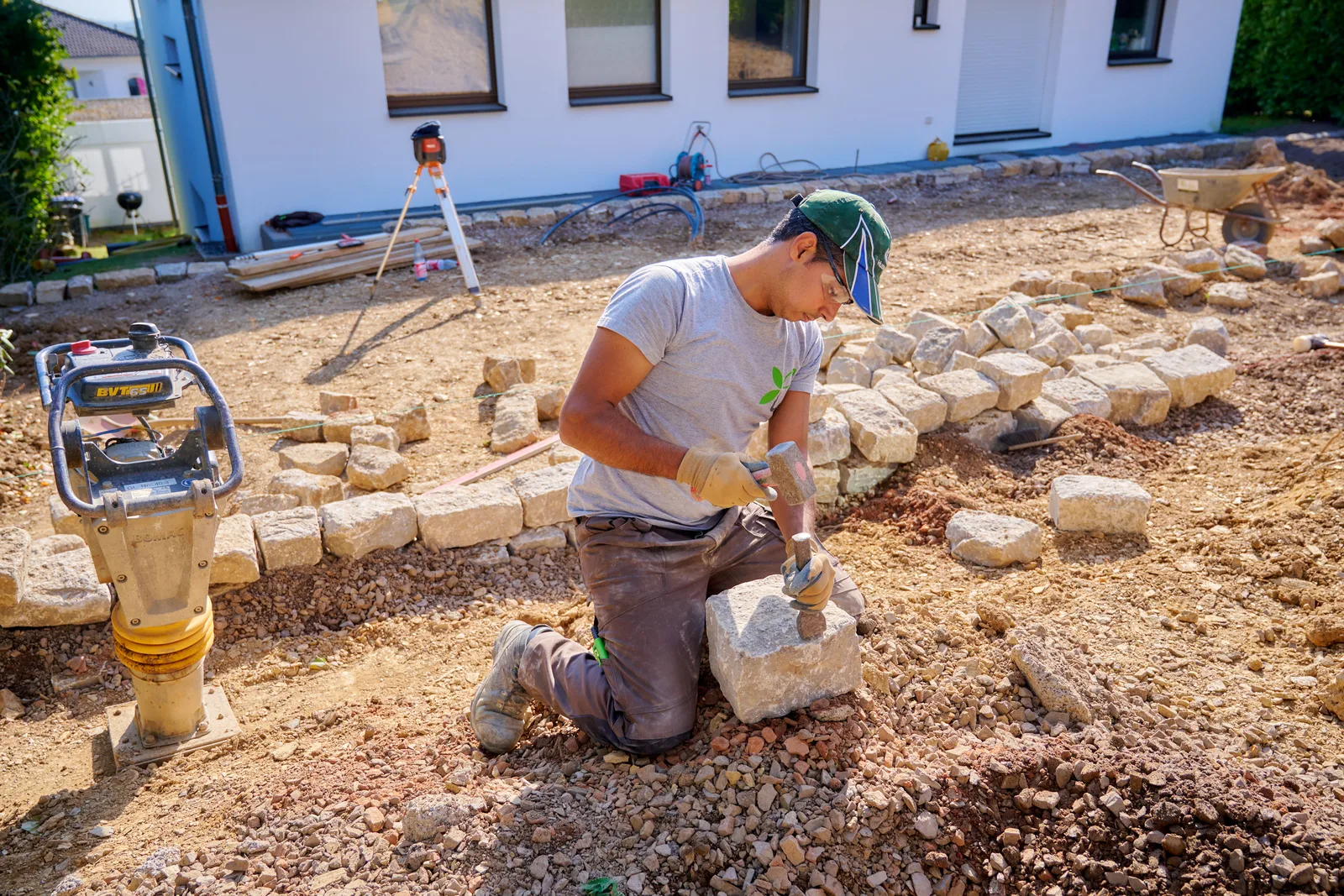 Ullrich Gärten: Natursteinarbeiten auf der Baustelle